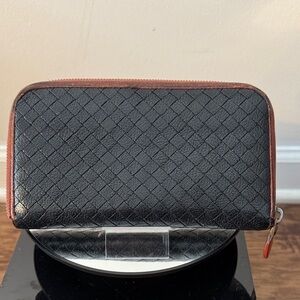 Bottega Veneta Intrecciato Black and Brown Wallet